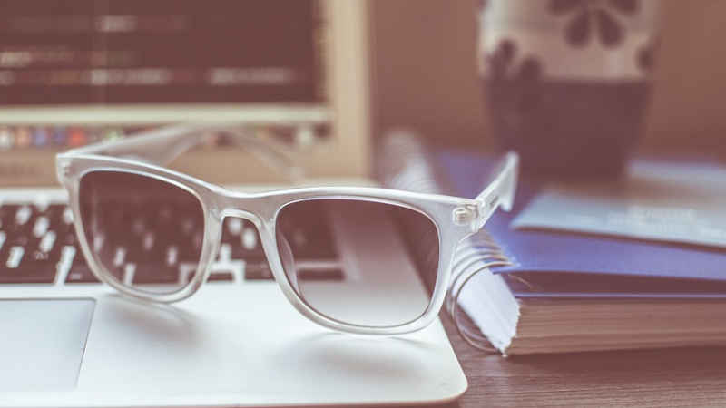 Scopri di più sull'articolo Eliminare i riflessi con gli occhiali con lenti polarizzate